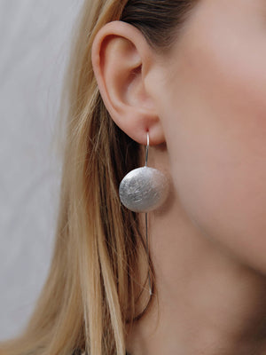 
                  
                    Load image into Gallery viewer, Silver Satinised Disc Cable Earrings
                  
                